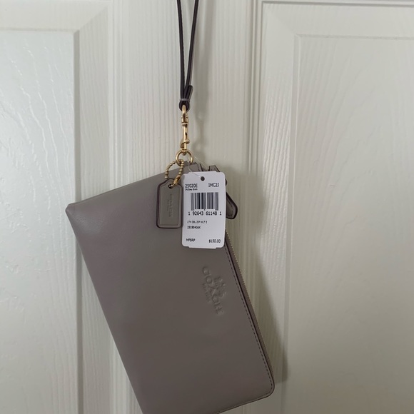 Coach wristlet - Picture 2 of 3